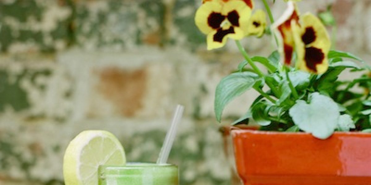 This Green Juice Targets the Root Cause of Your Insomnia