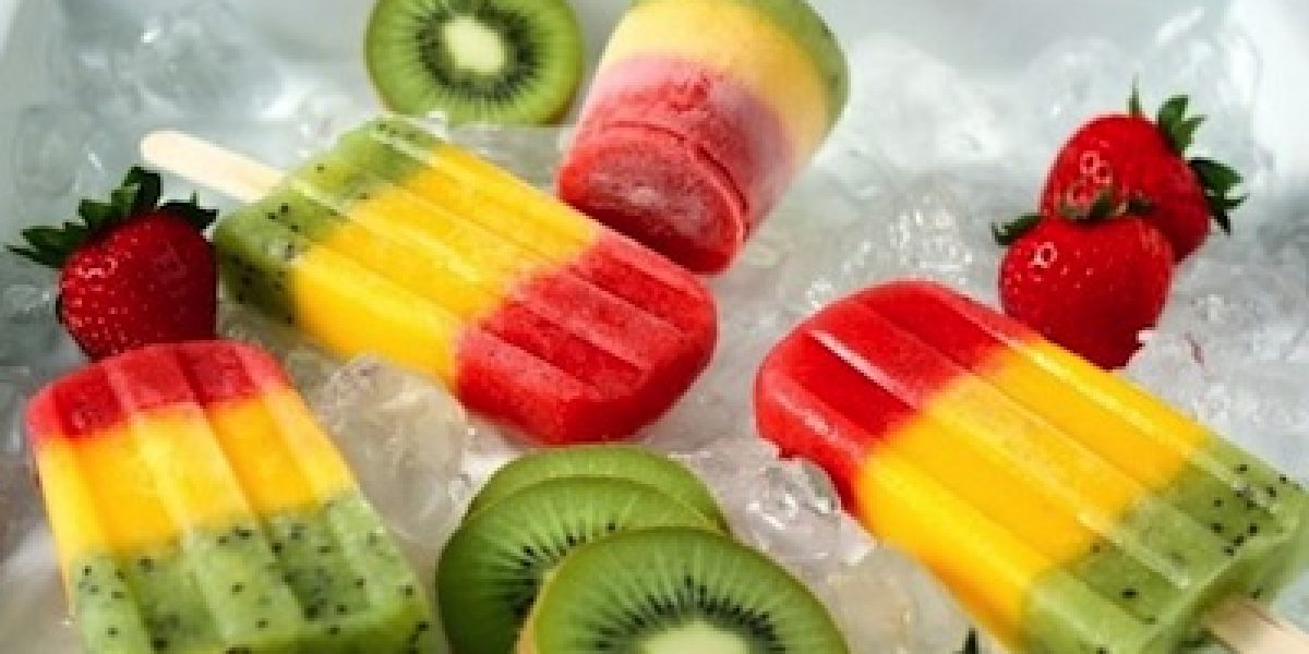 Lovely fruit popsicles for all seasons