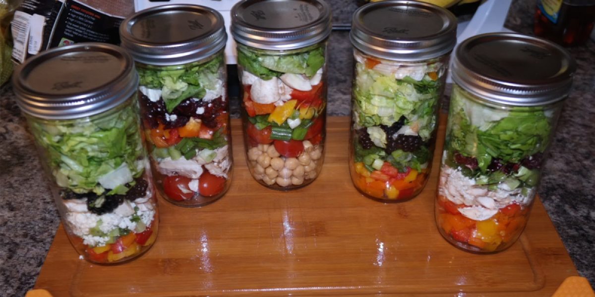 5 Nutritious And Healthy Mason Jar Lunches You Can Take To Work, Better Than UberEats!