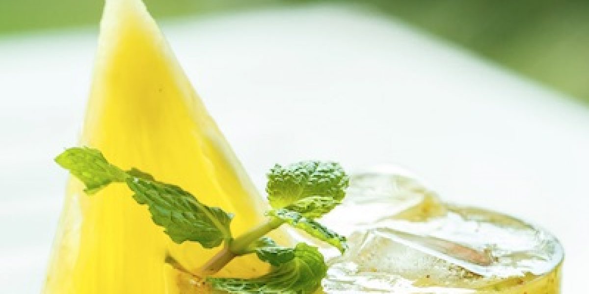 Refreshing Summer Pineapple-Cilantro Juice Recipe With Health Benefits