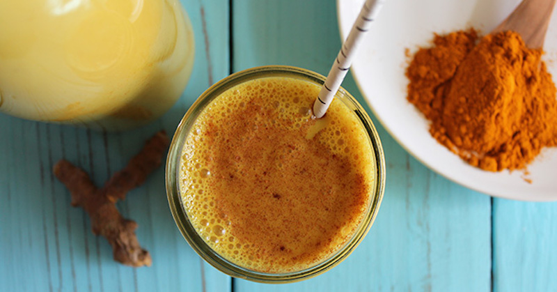 Lemon-ginger-turmeric tea to detoxify liver