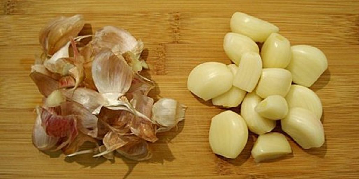 The Easiest Way To Peel Garlic (Step-By-Step Guide!) And Eating Garlic For Detox