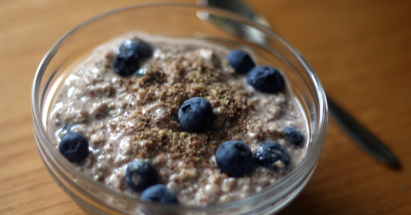 oatmeal with blueberries and flaxseed
