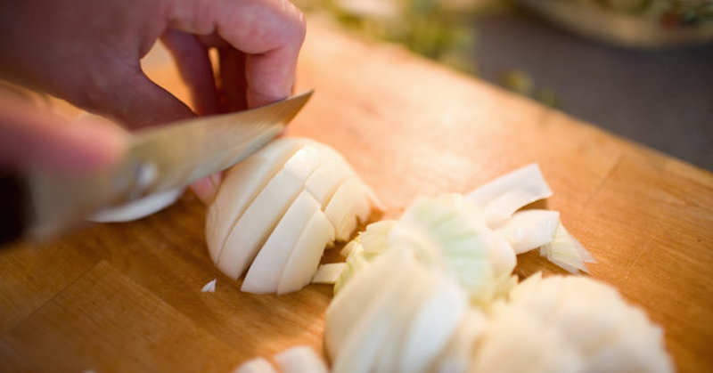 cut onions without tearing