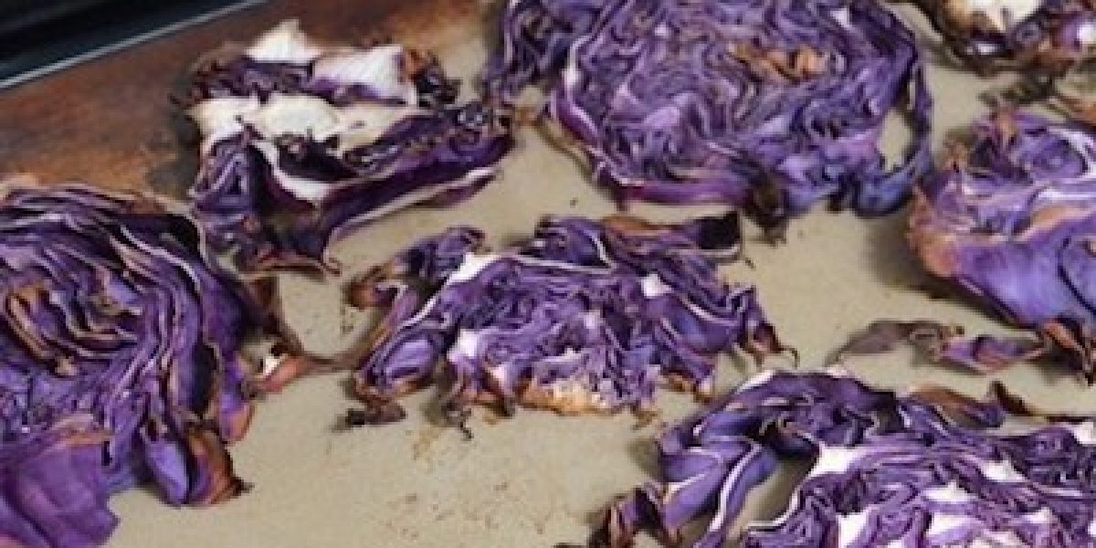 These Roasted Garlic Cabbage Chips Make For Fantastic Crackers