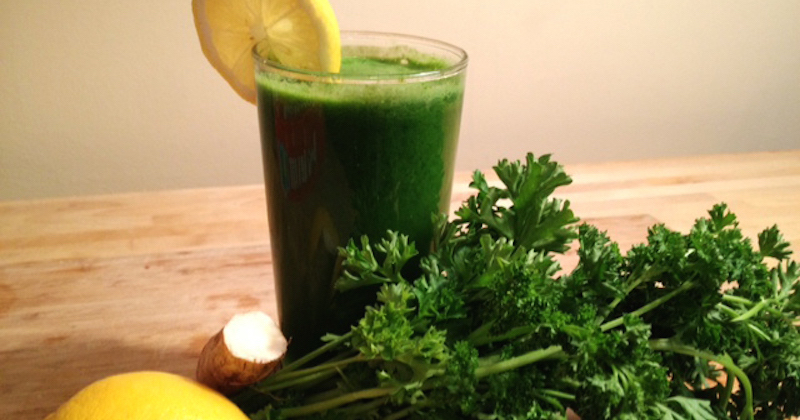 Parsley juice for kidney detox