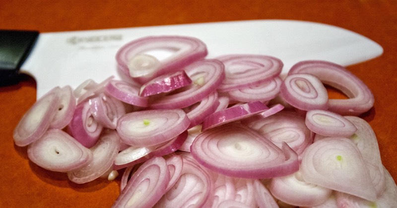 sliced shallots