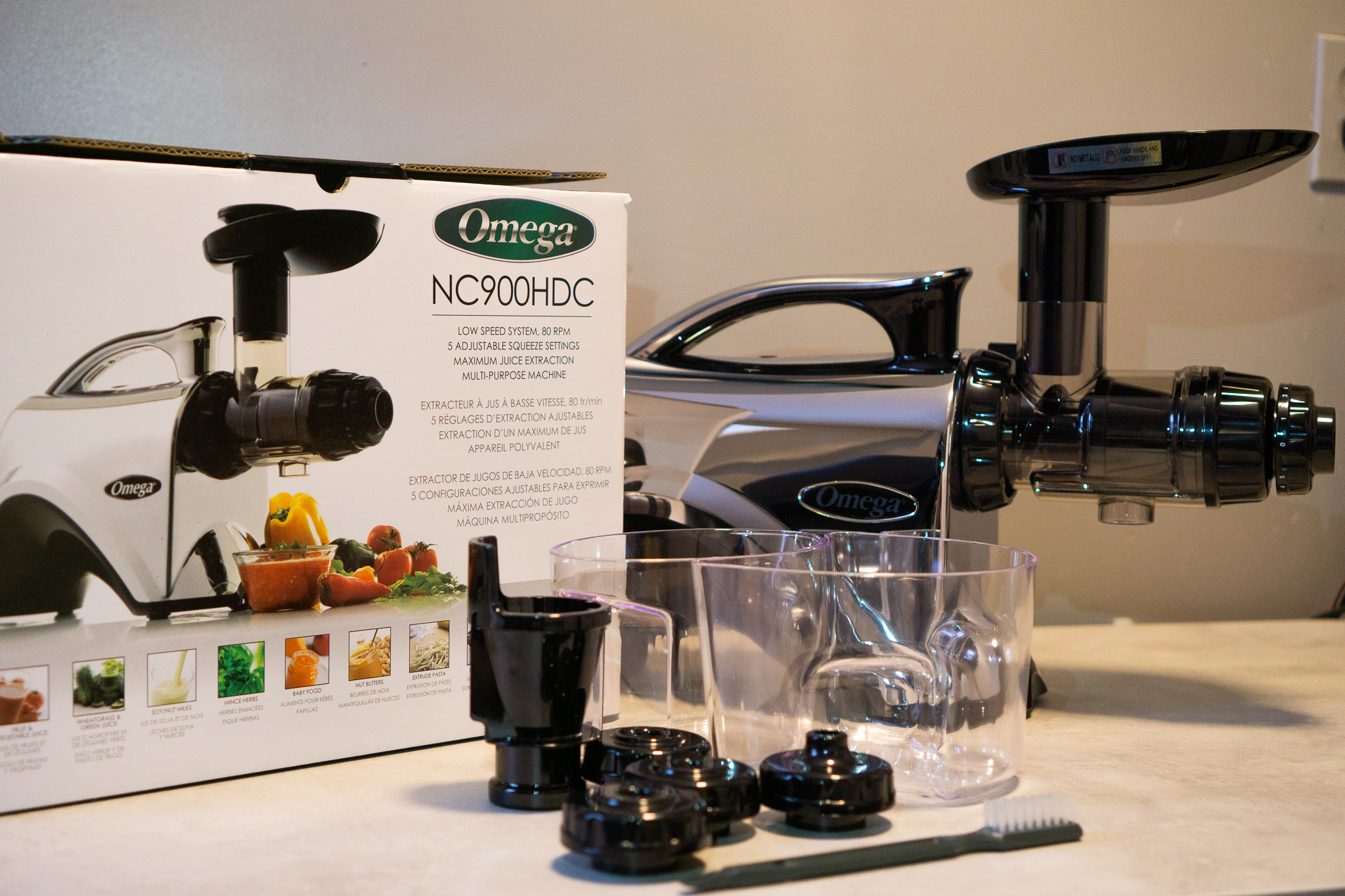 omega nc900hdc juicer with box and parts