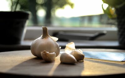 Using Garlic to Ward Off Illnesses, Plus Recipe of the Infamous “Garlic Flu-Bomb”