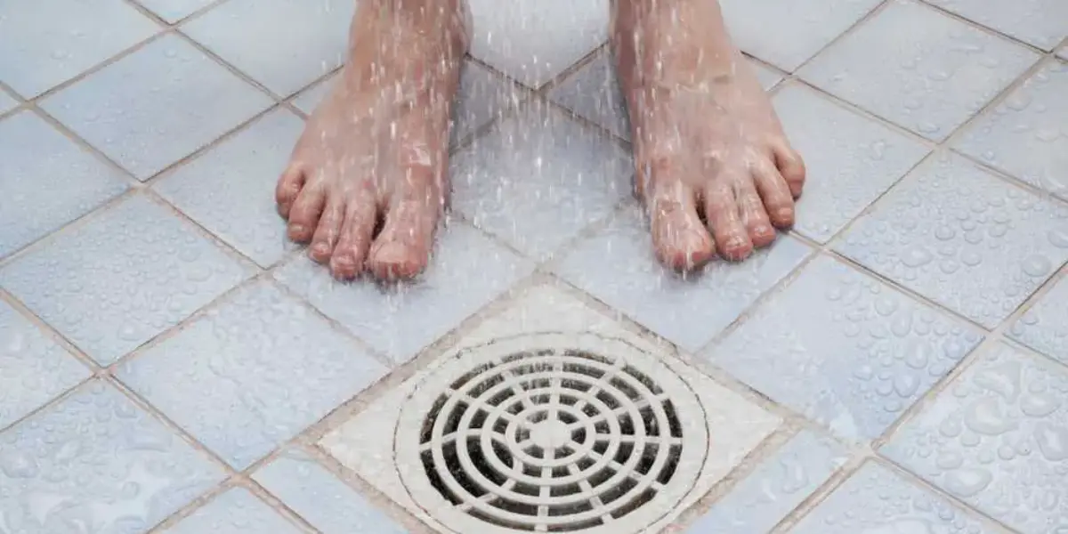 Doctor Explains Why They Believe Women Definitely Shouldn’t Pee In The Shower
