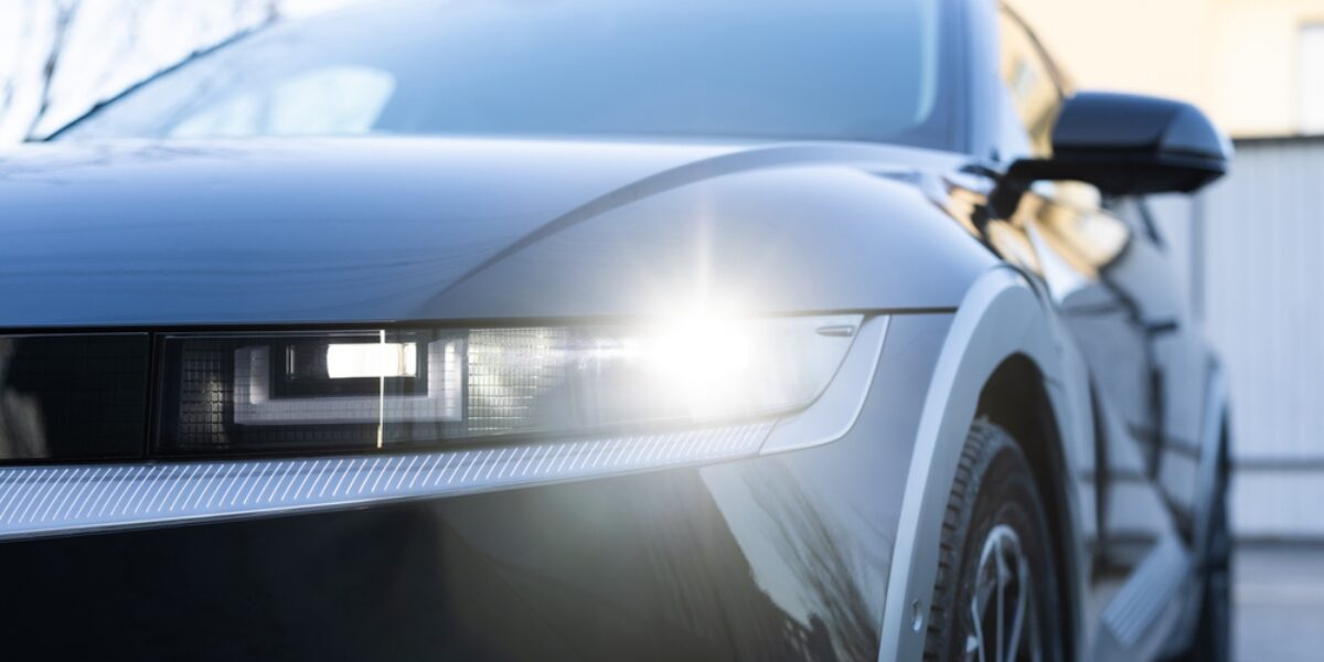 Almost 90% Of Drivers Think LED Headlights Are Too Bright And Pose A Risk To Others