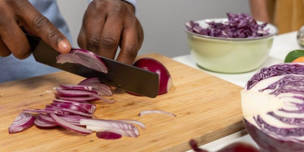 My Nana Swears by Using Onions to Get Rid of Pests Like Rats, Flies, Bugs and Mosquitoes. Here’s How It Works