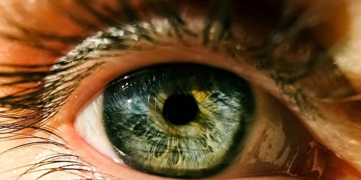 New Infrared Contacts Let You See in the Dark Even With Your Eyes Shut
