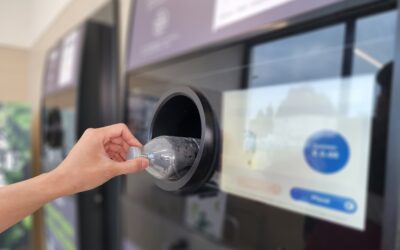 This Vending Machine in Turkey Dispenses Food for Stray Dogs and Cats When People Deposit Plastic Bottles for Recycling