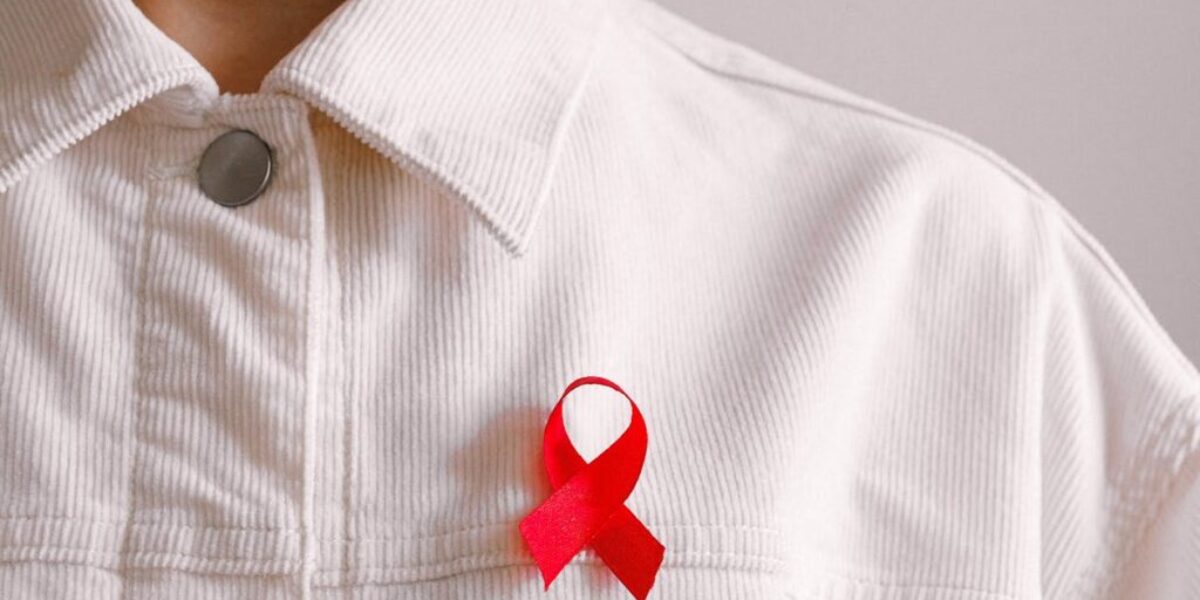 People With HIV Describe Early Symptoms as Experts Warn of 3.3 Million New Cases
